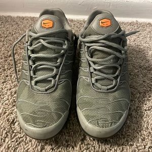 Nike Air Max Plus Big Kid size 7,worn a few times small scuff marks in the front